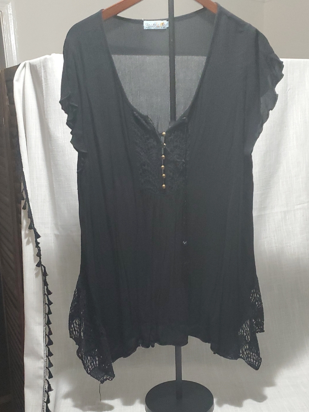 Unity Women's Black Lace-Trim Flowing Blose. Lace Inserts Each Side Sz 2X